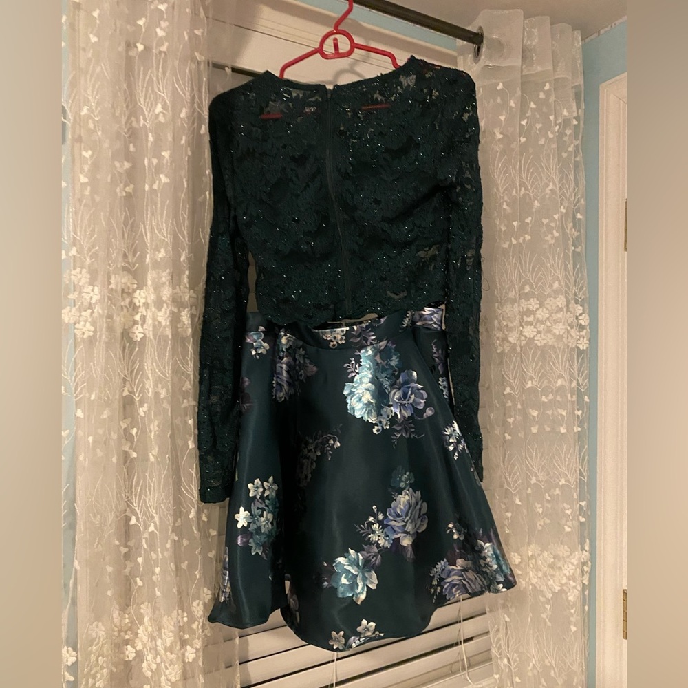 gorgeous, Evergreen lace, and satin dress for a junior size 5